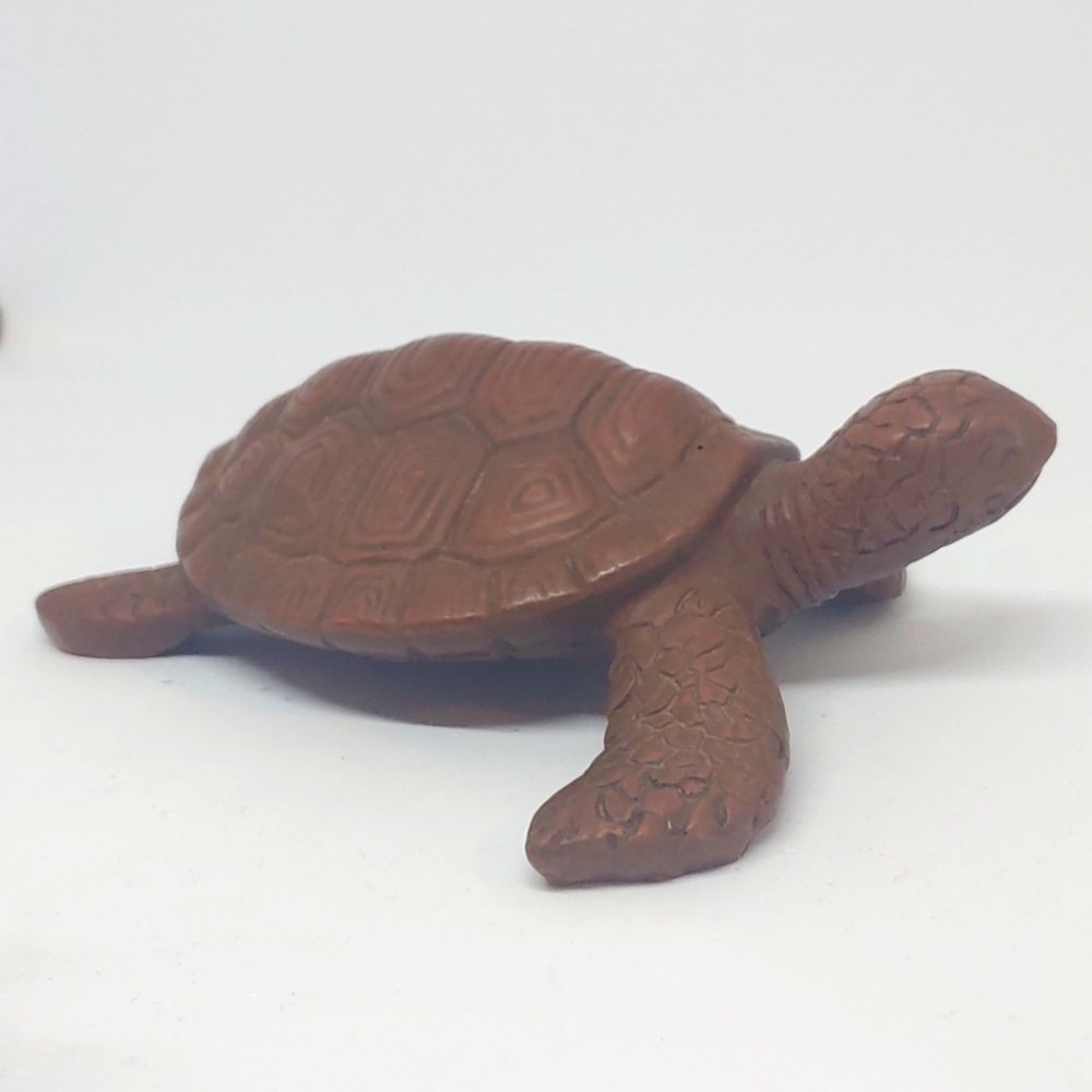 VTG Red Mill Realistic Brown Sea Turtle Wood Like Look Solid Pecan Resin Signed
